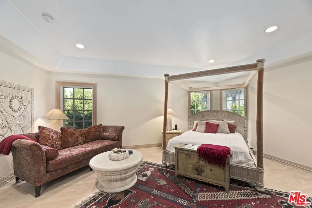 14330 Mulholland Drive, Los Angeles, California 90077 home-pic-18